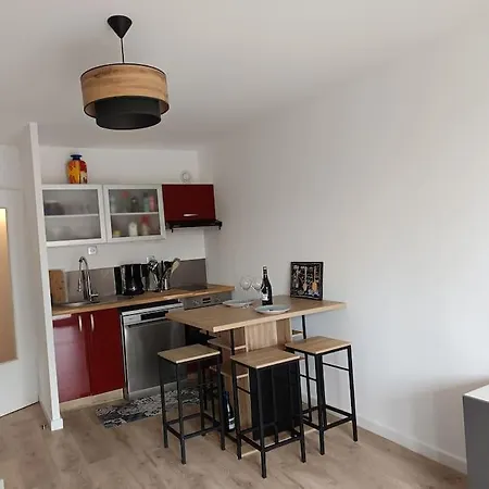 Flat Apartment *